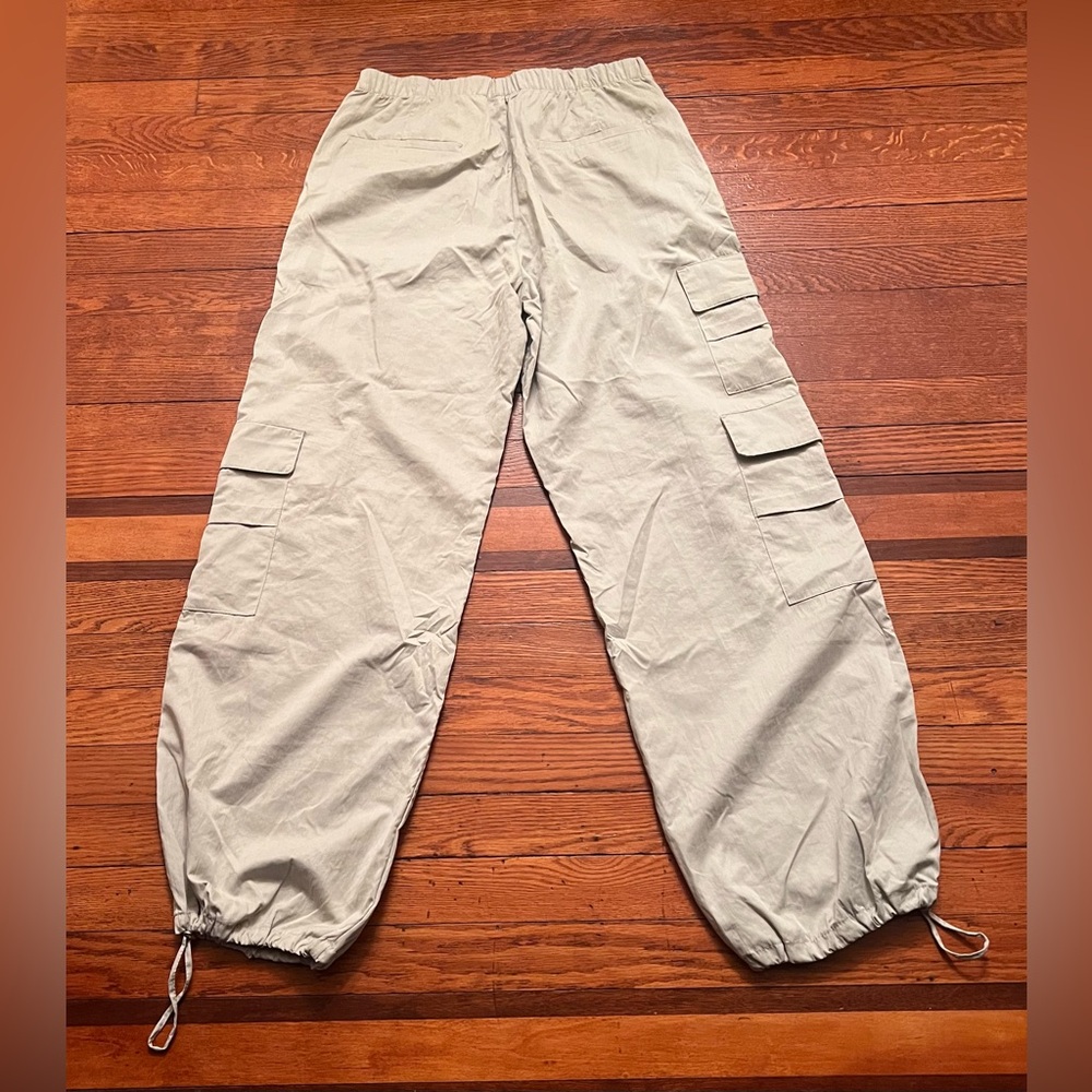 Zara women’s Cargo Parachute Pants Khaki Beige Lightweight Size XS NWOT